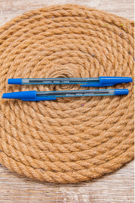 Ручка шариковая (синего цвета)
