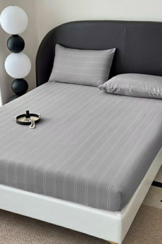 Простирадло на резинці + 2 наволочки