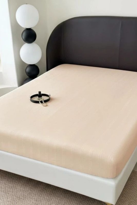 Простирадло на резинці + 2 наволочки